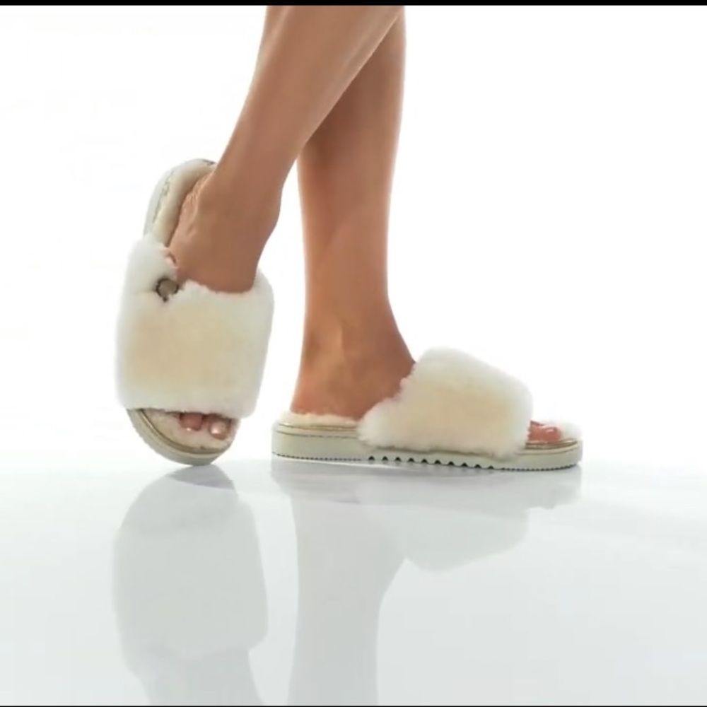 FIRESIDE by Dearfoams
Cairns Genuine Shearling Slide